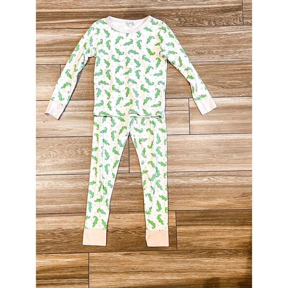 Magnolia Baby Alligator Long Sleeve Pajama Set, Size 6/8 - Picture 1 of 4